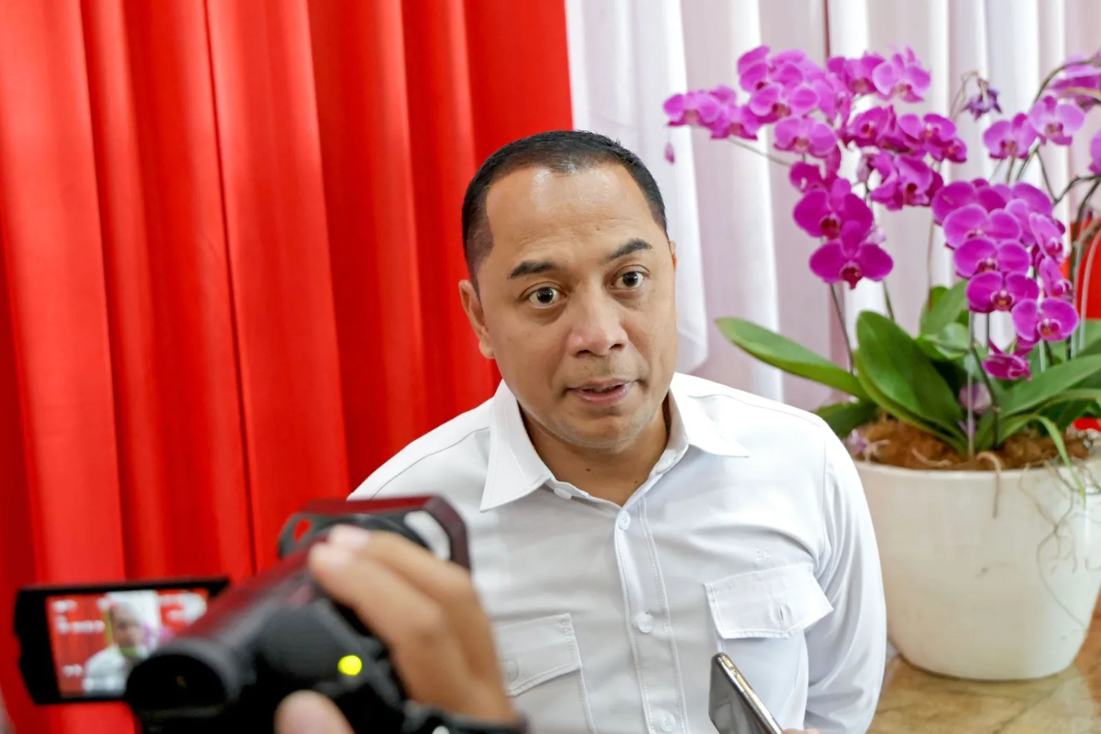 Wali Kota Eri Imbau Warga Surabaya Jaga KTP, Jangan Dipinjamkan untuk Beli Mobil atau Motor