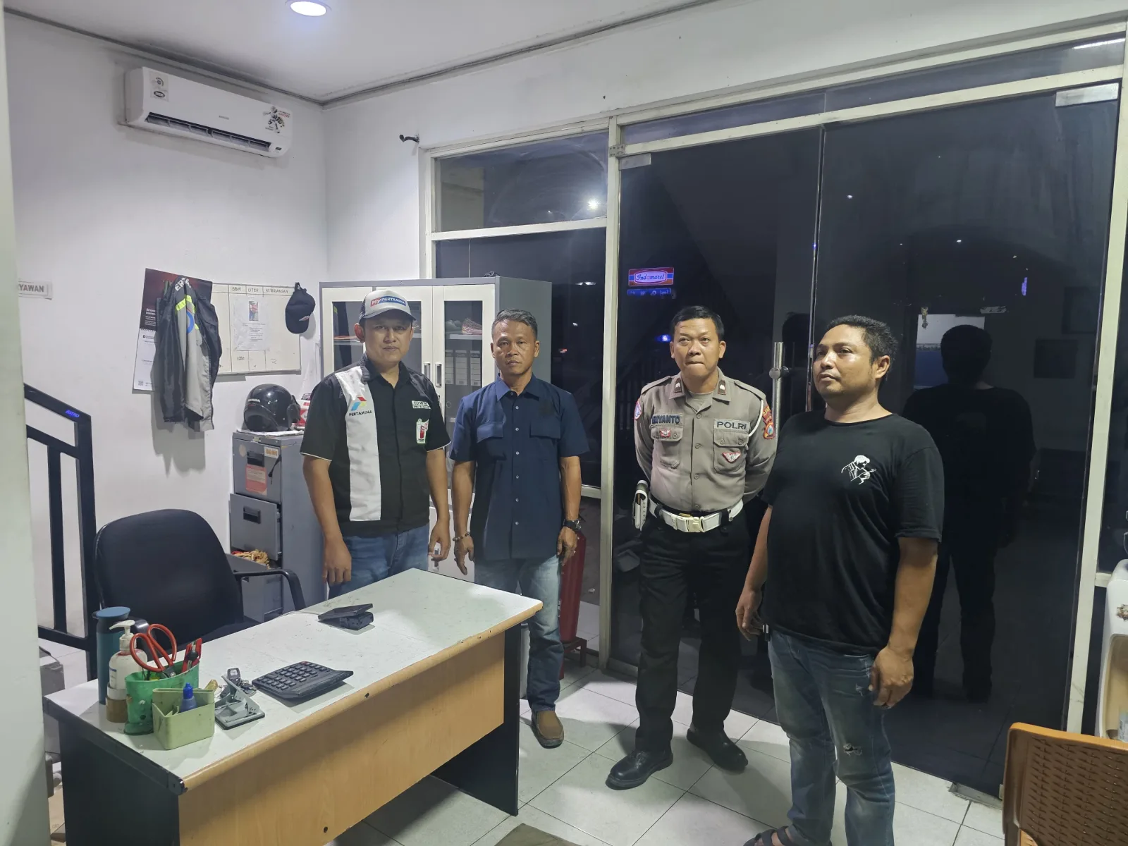 Cegah Kelangkaan BBM, Polsek Kenjeran Lakukan Pengecekan Stok di SPBU Kedung Cowek