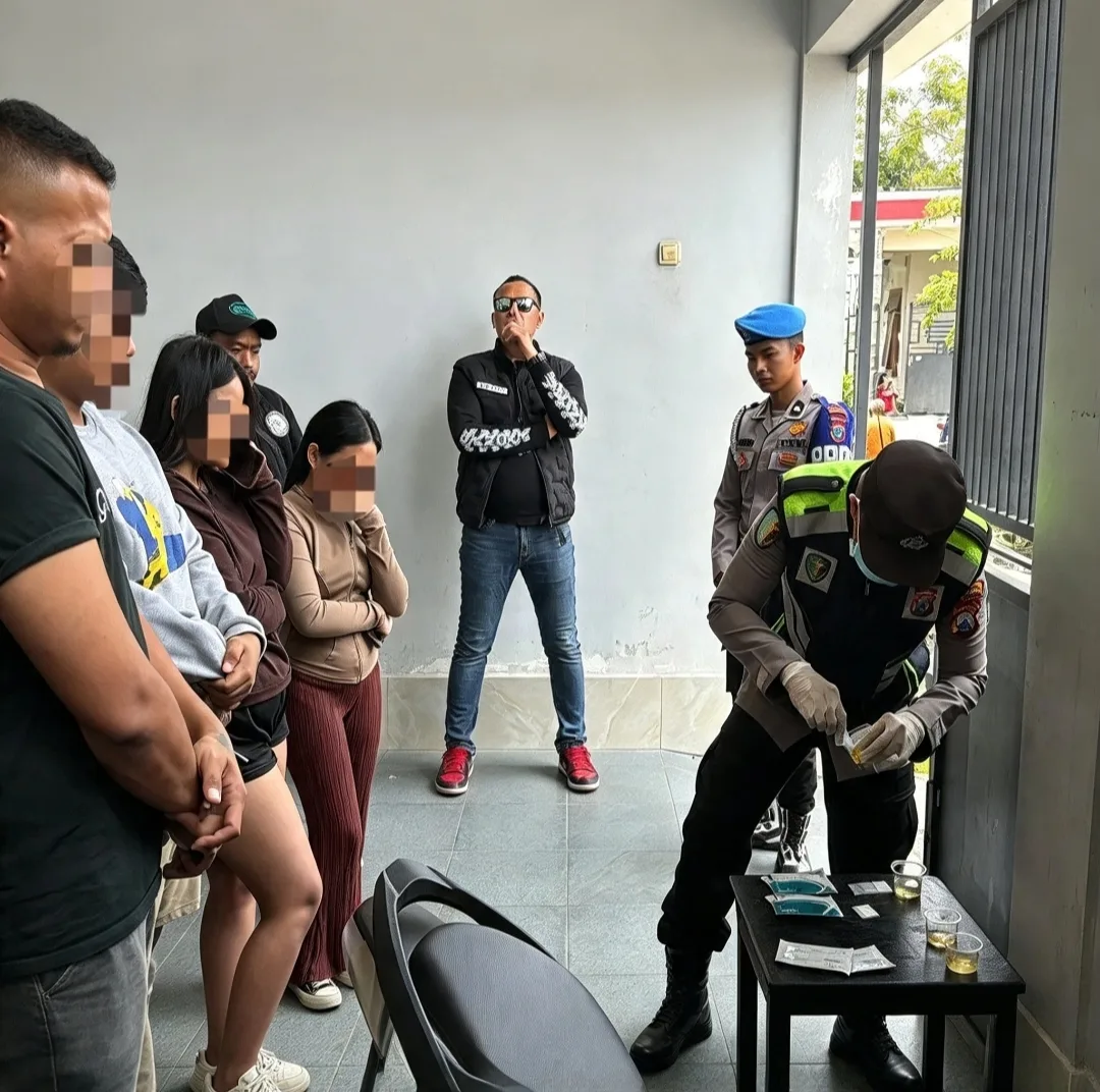 Usai Jalan Kunti, Giliran Dua Kos di Dupak Digerebek! 2 Pria & 2 Wanita Positif Narkoba