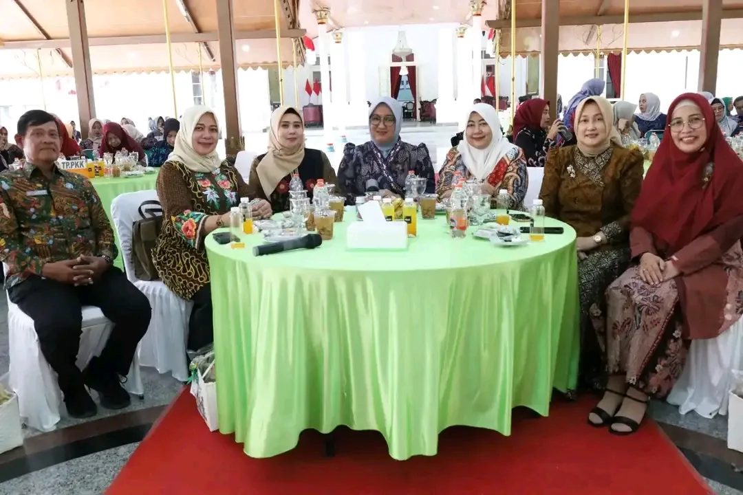 Ketua TP-PKK Bangkalan Ajak Kader PKK, PERWOSI, dan DWP Saling Bertukar Fikiran demi Kesejahteraan Masyarakat