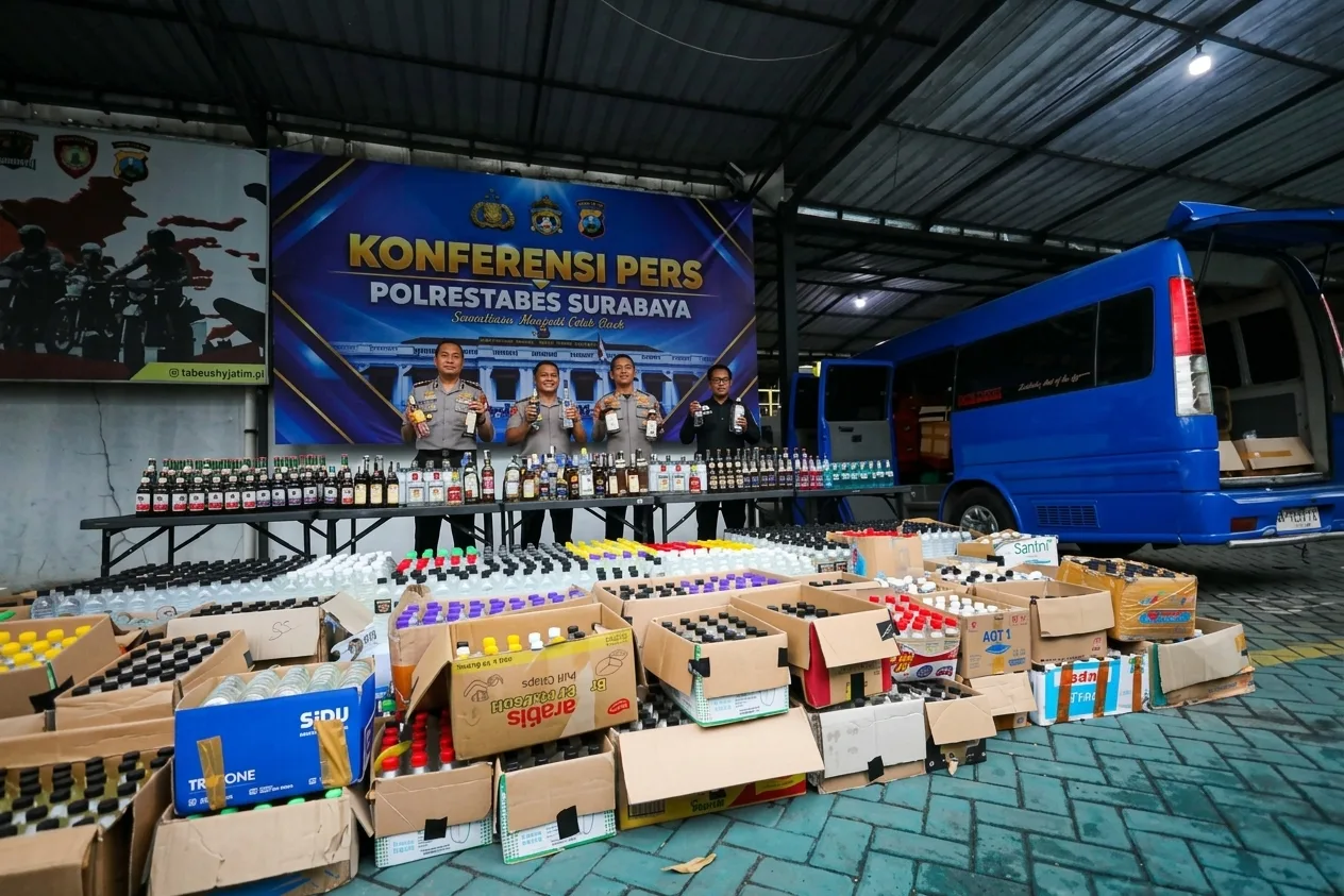 BRAVO" Polrestabes Surabaya Menyita 5.385 Botol Miras Ilegal dalam Operasi Skala Besar