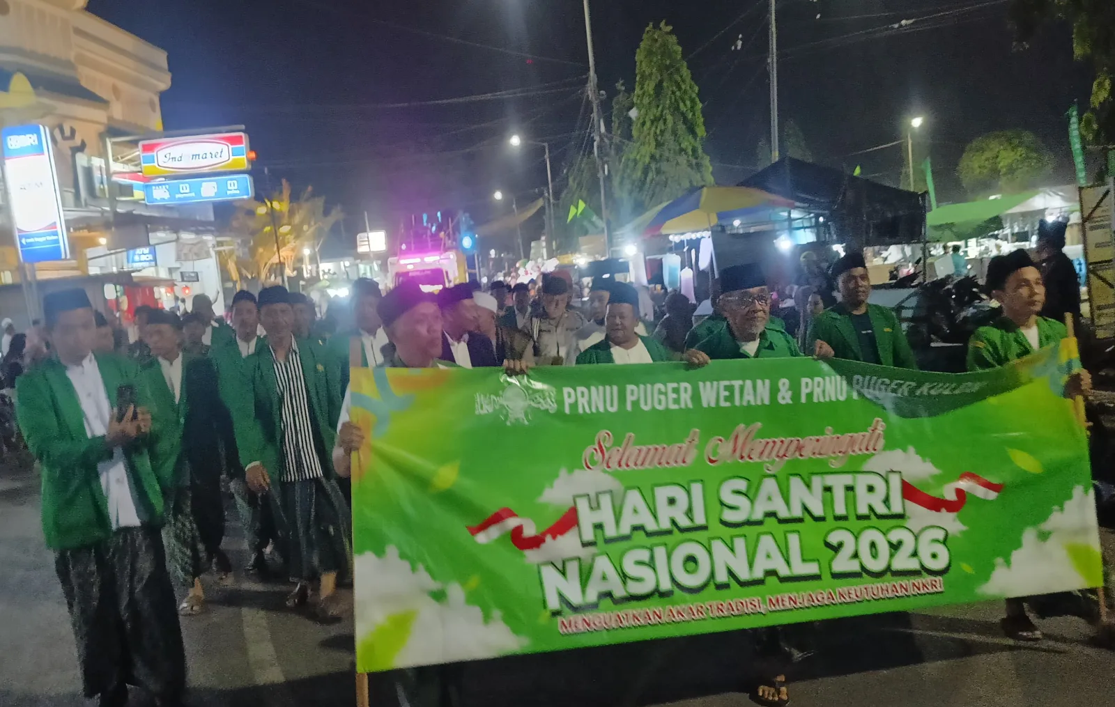 Meriahkan Hari Santri, Ribuan Santri NU Puger Gelar Kirab Lampion
