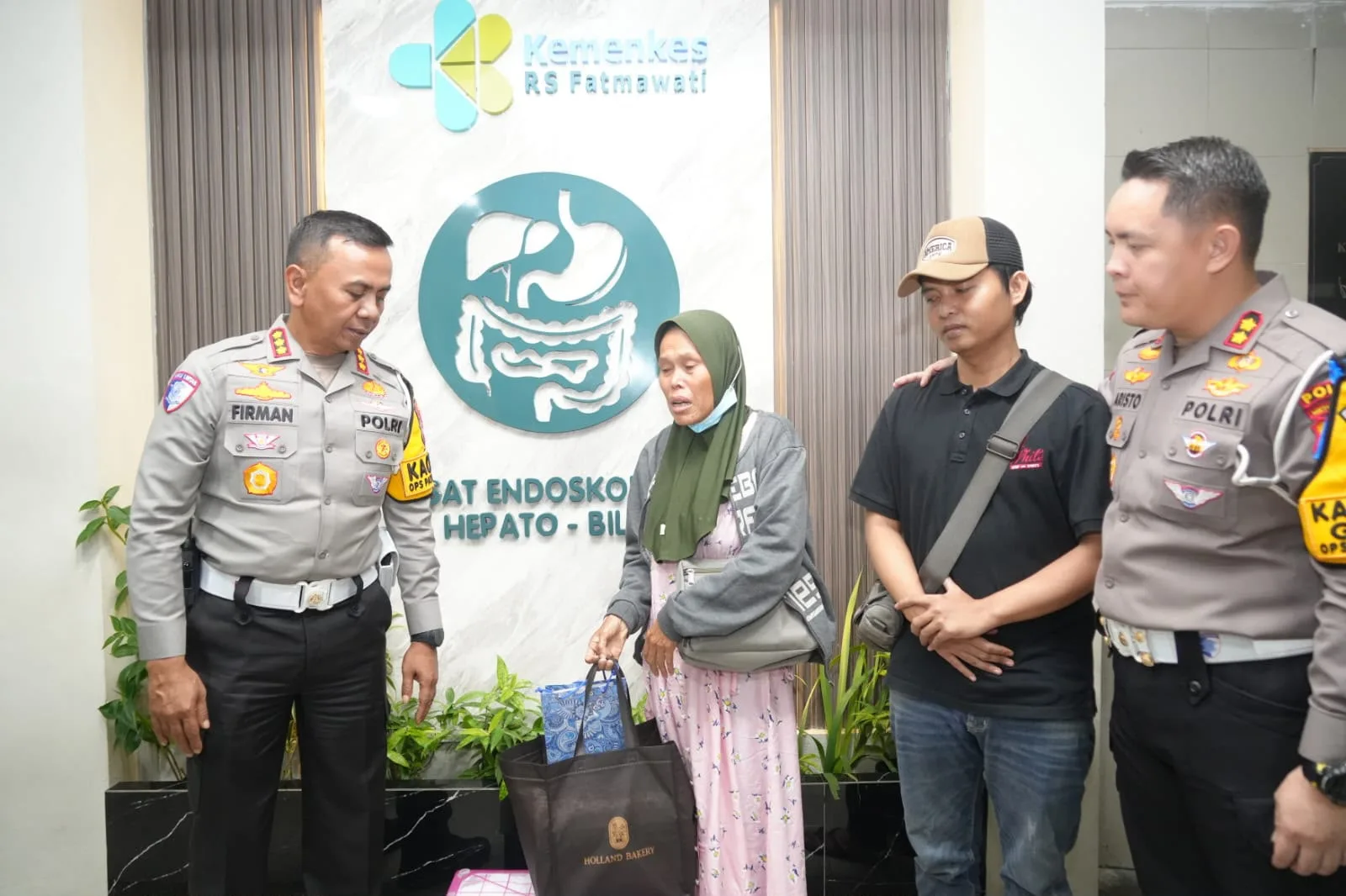 Polri Jenguk Korban Kecelakaan Ojol di Blok M, Pastikan Penanganan Medis hingga Sembuh
