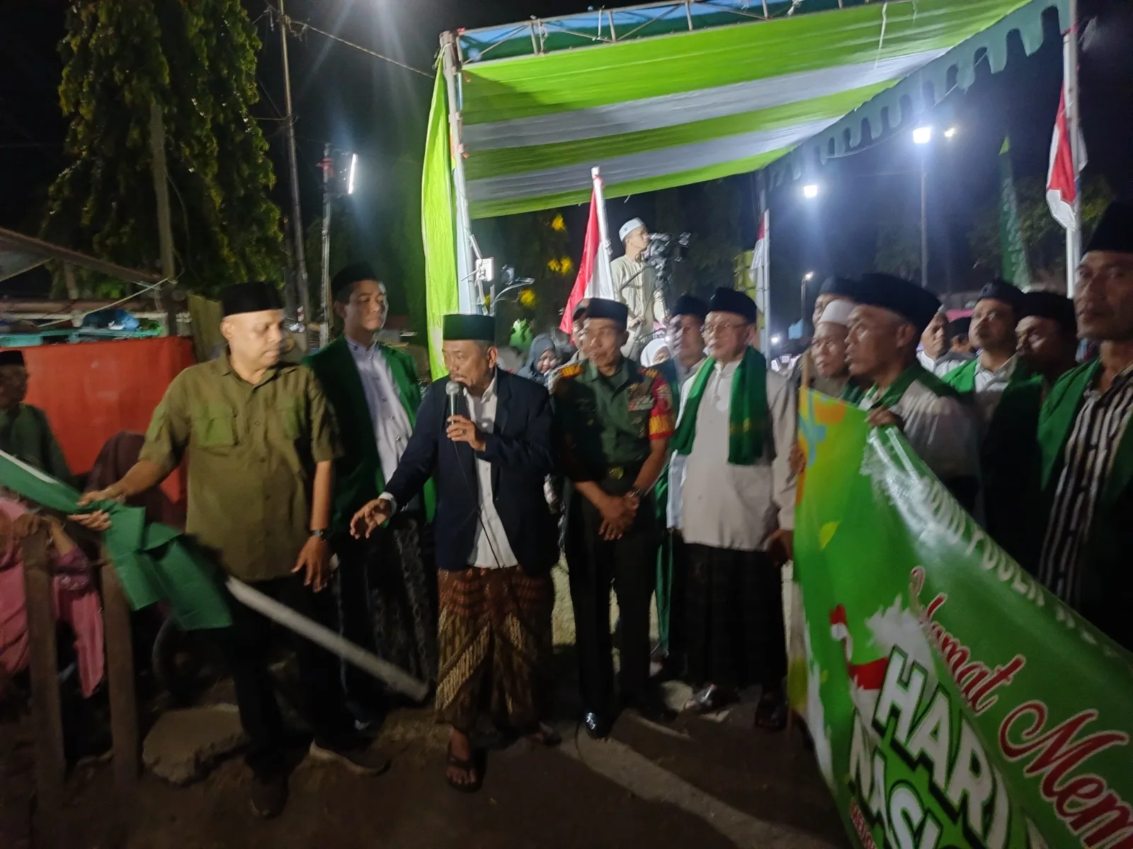 Meriah! Kirab Lampion Hari Santri di Puger Dibuka dengan Salam Warm dari Bupati Jember